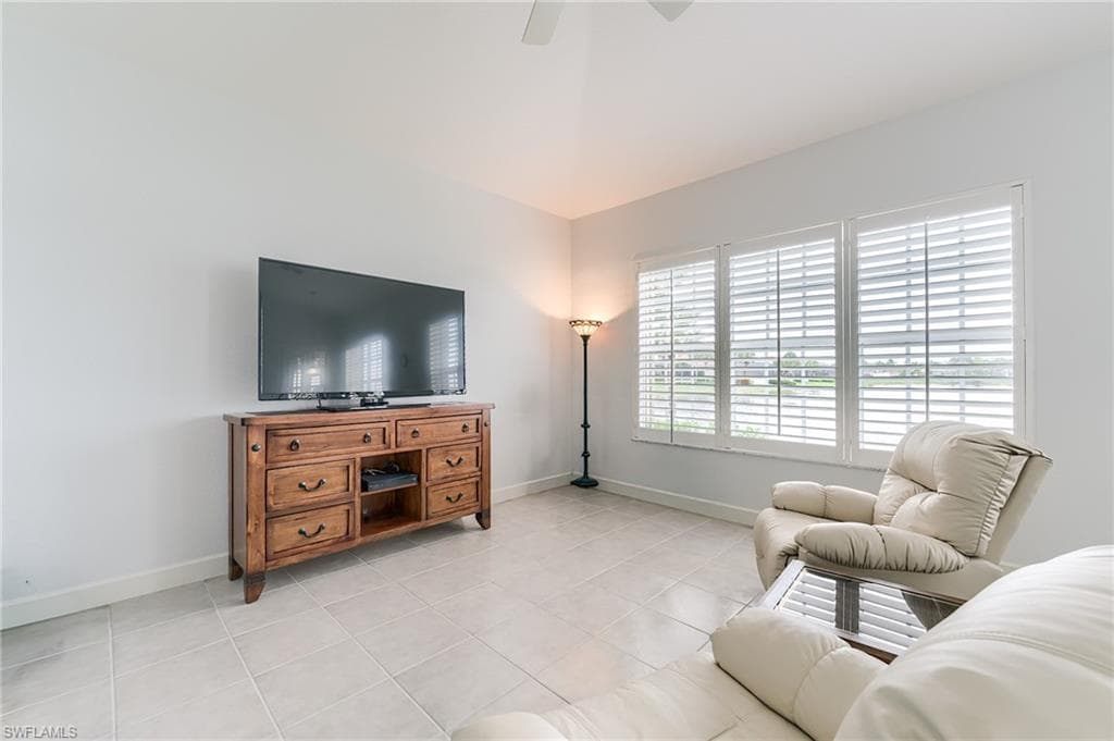 8864 New Castle DR-12
