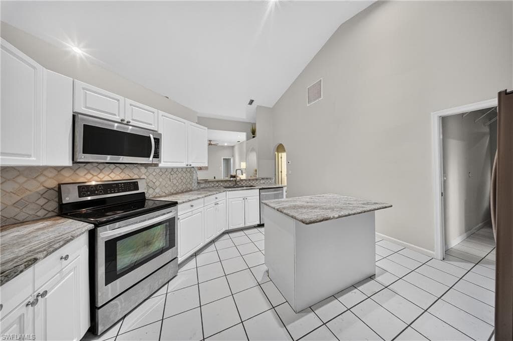2628 White Cedar LN-13