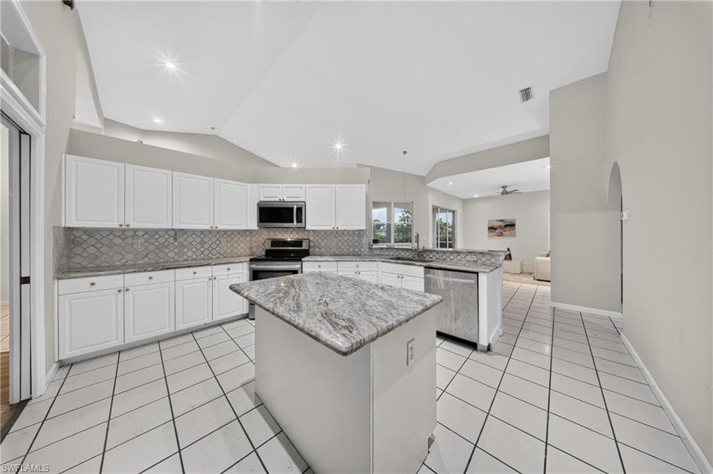 2628 White Cedar LN-3