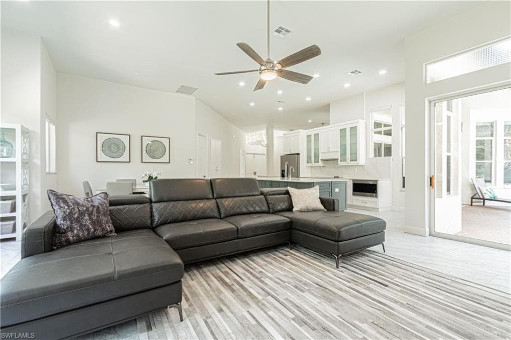 3310 Riverpark CT-17