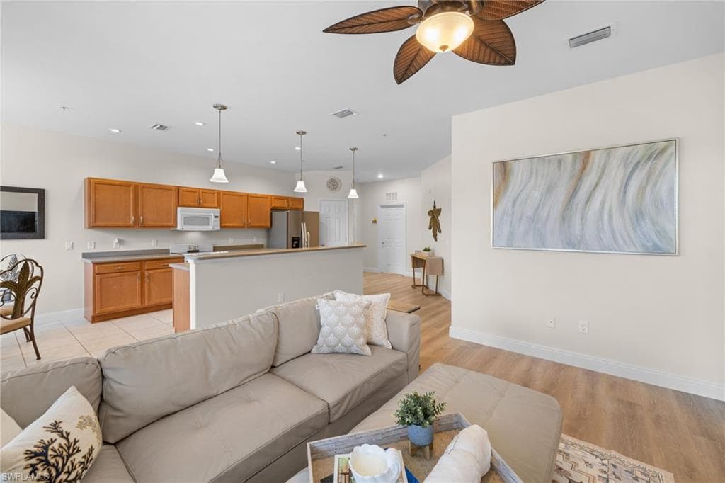 11741 Pasetto LN 103-7