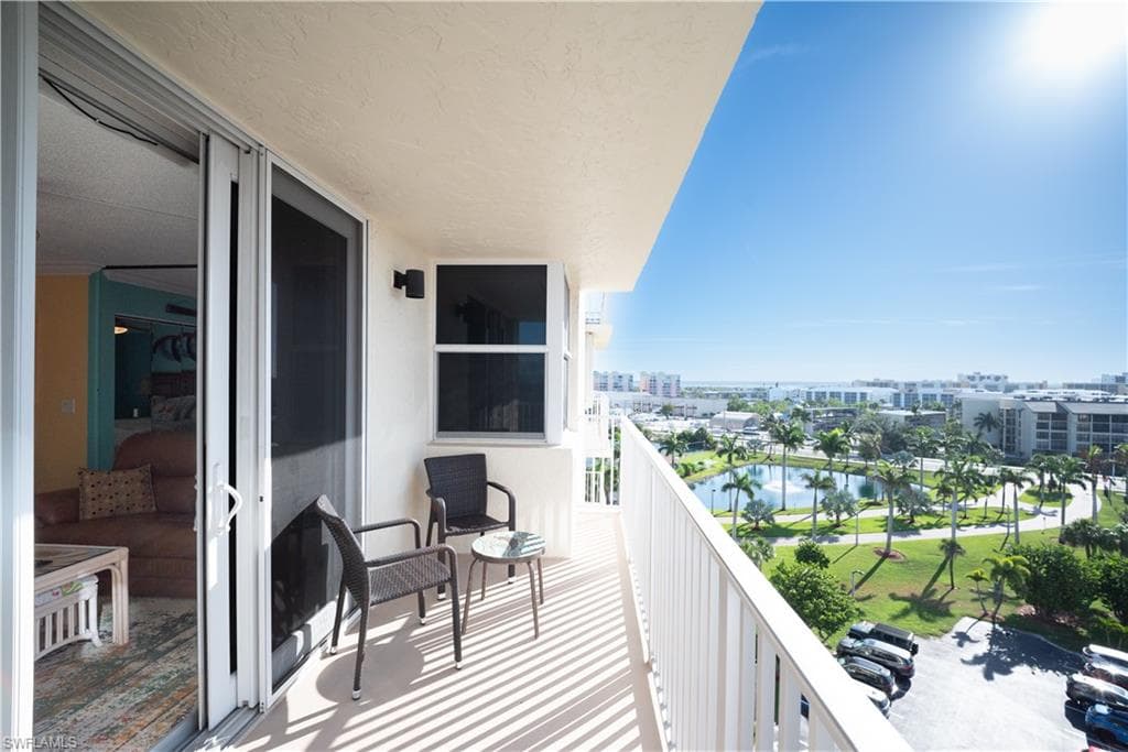 7360 Estero BLVD 703-33