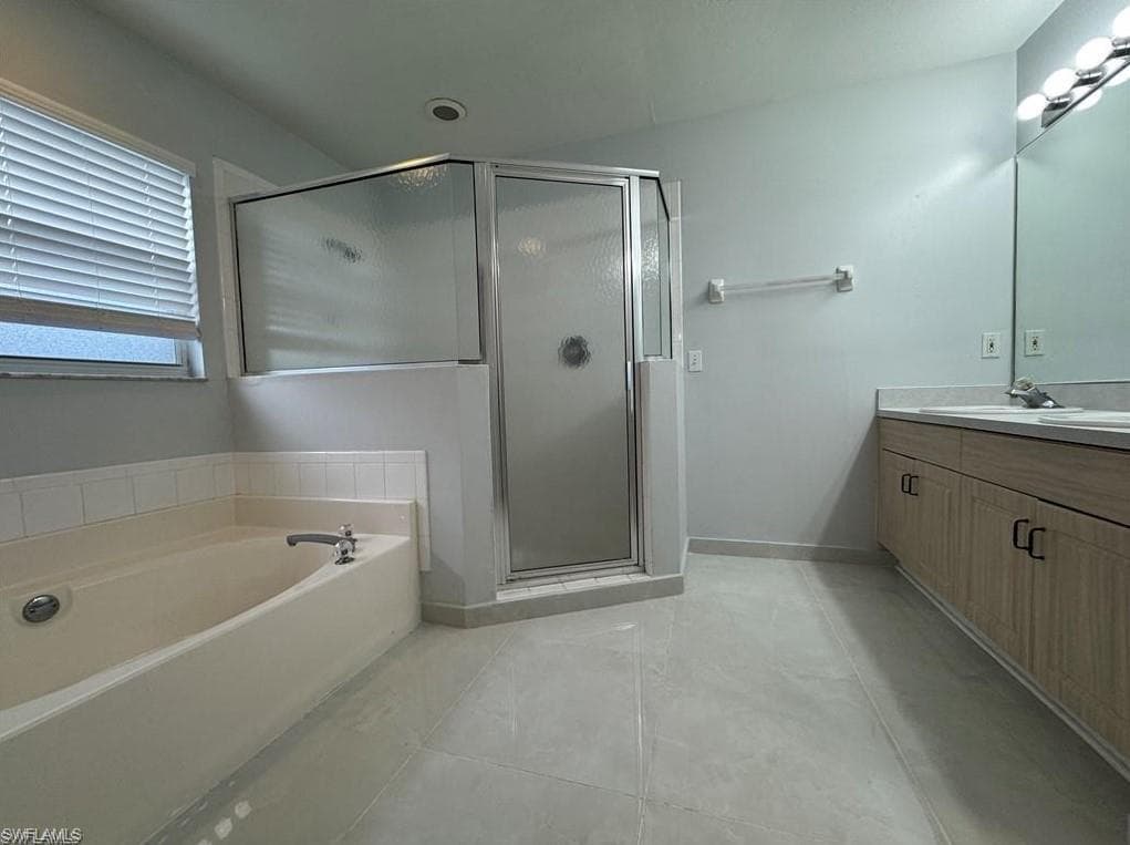 4649 Santiago LN-15