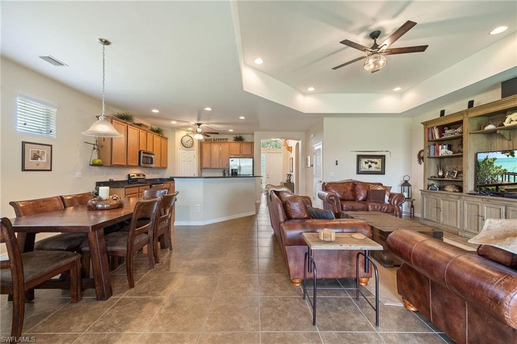 2466 Ashbury CIR-18