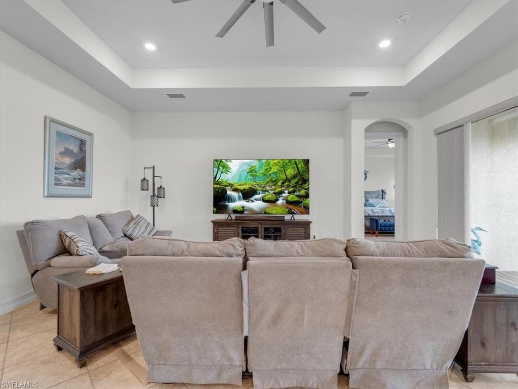 3271 Baravaldo CIR-19