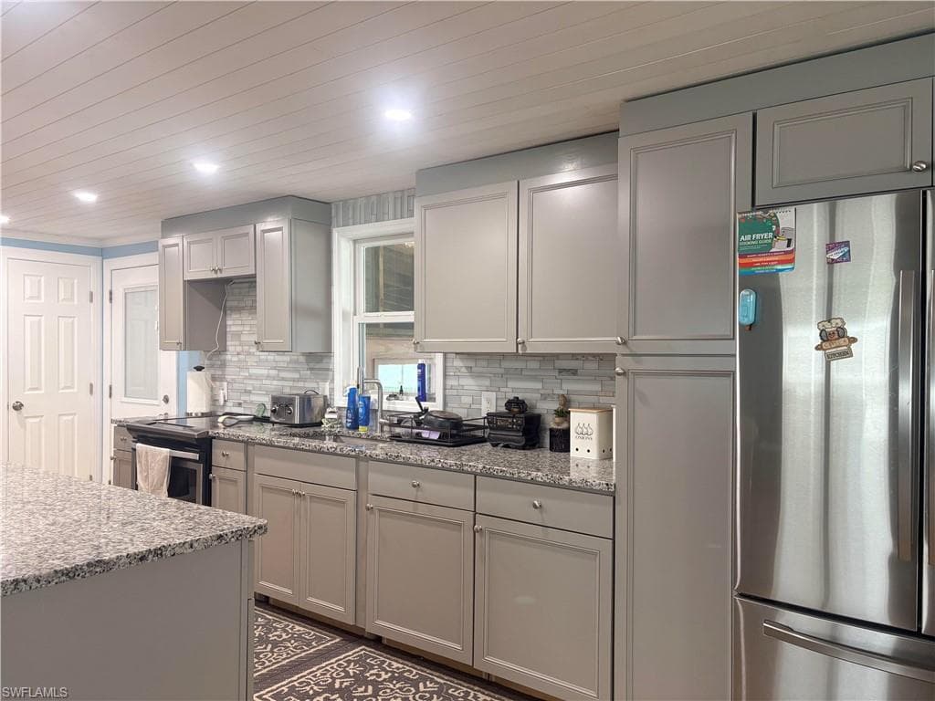 2781 Indianwood DR-15