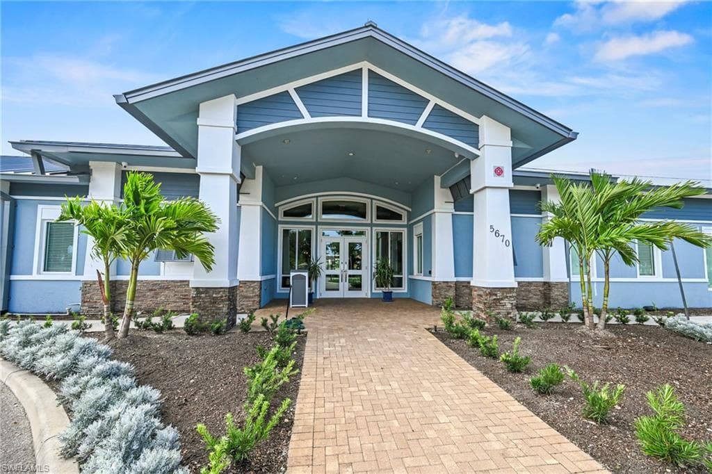 5830 Trailwinds DR 824-33