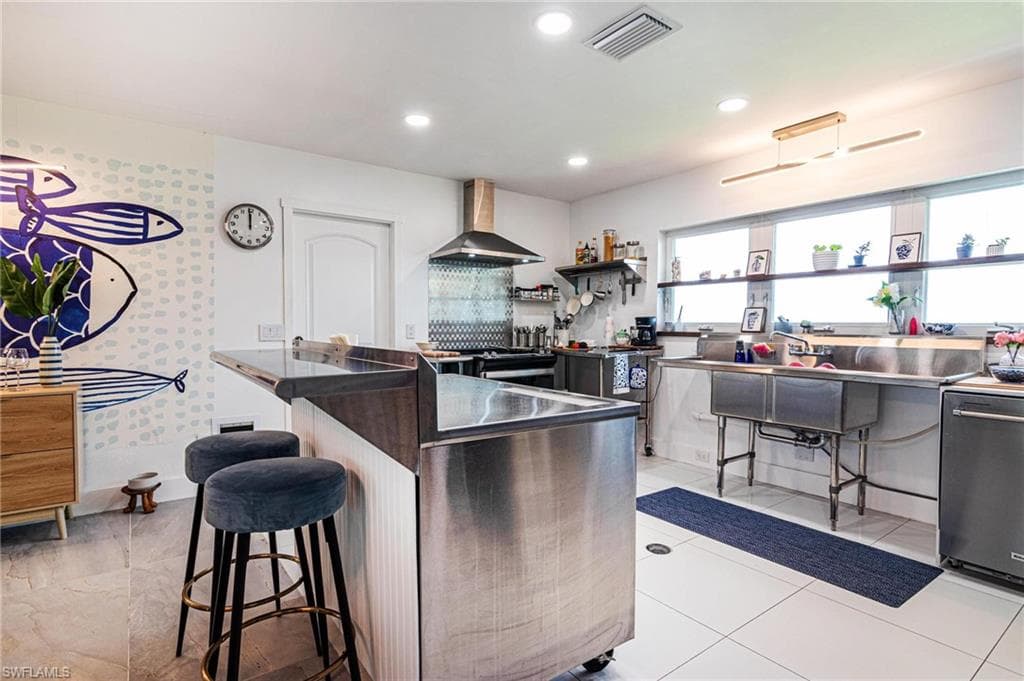 1300 Thompson ST-25