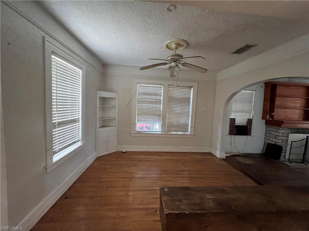 3835 Lake ST-3