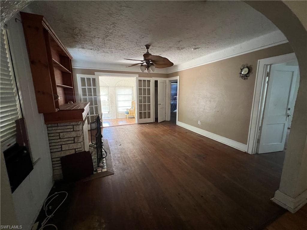 3835 Lake ST-9