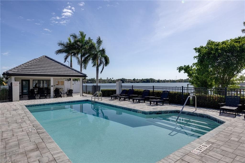 5090 Harborage DR-10