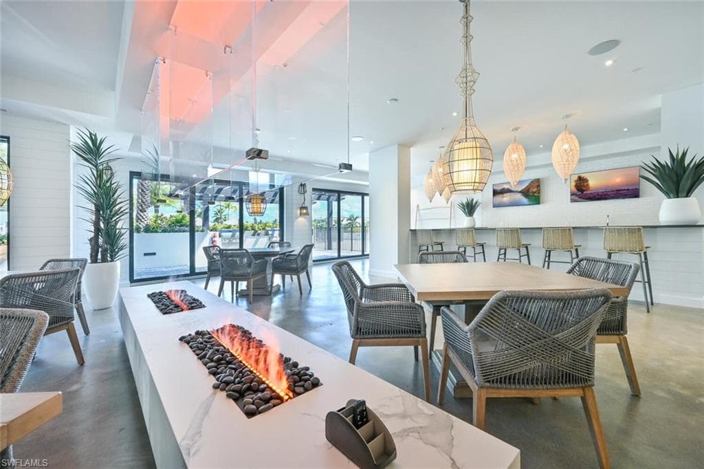 1111 Central Avenue 303-30