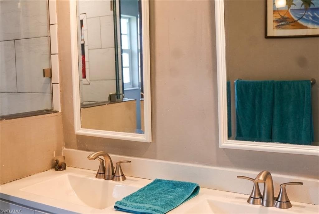 1145 Moon Lake DR-10