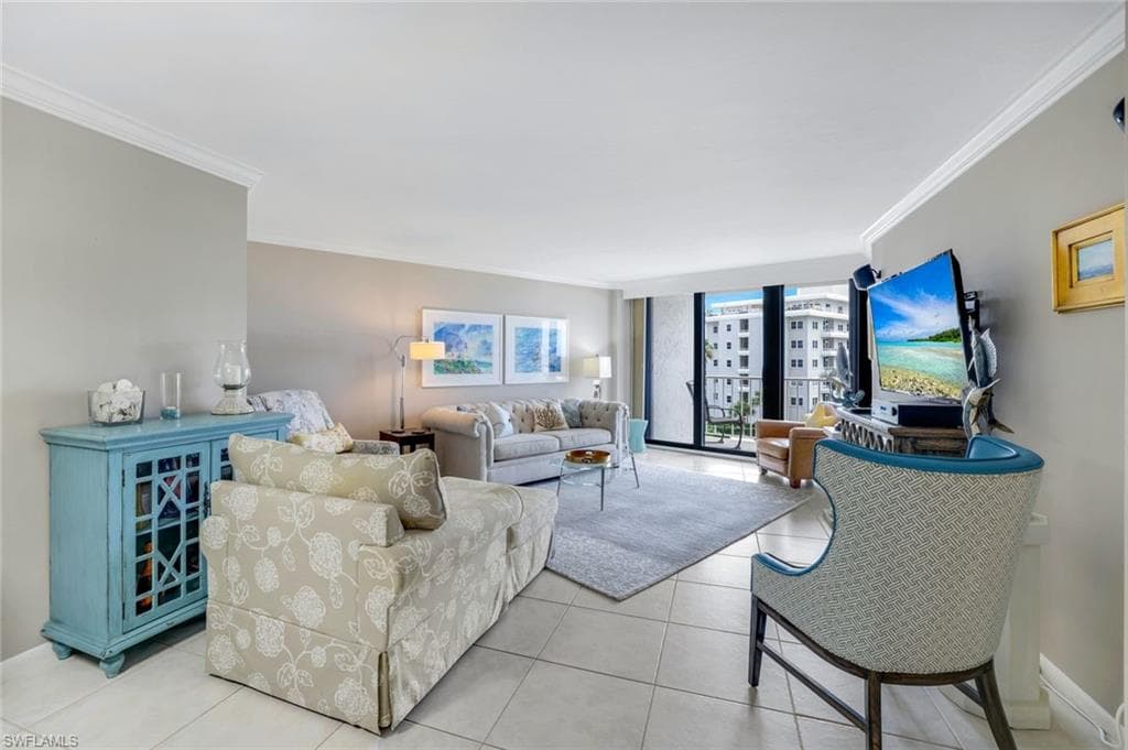 260 Seaview CT 407-2