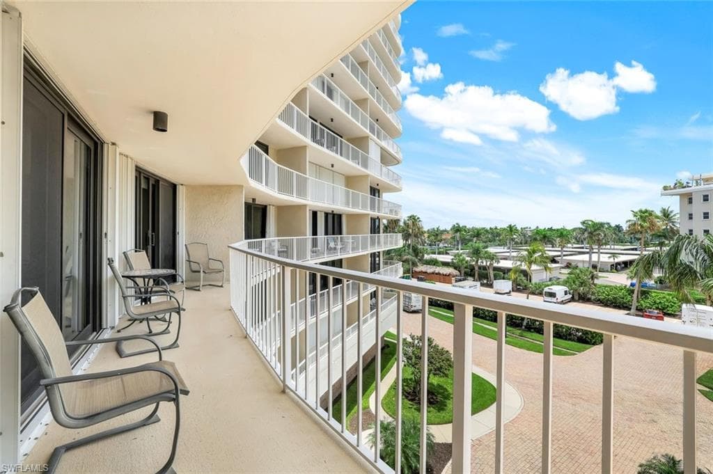 260 Seaview CT 407-17