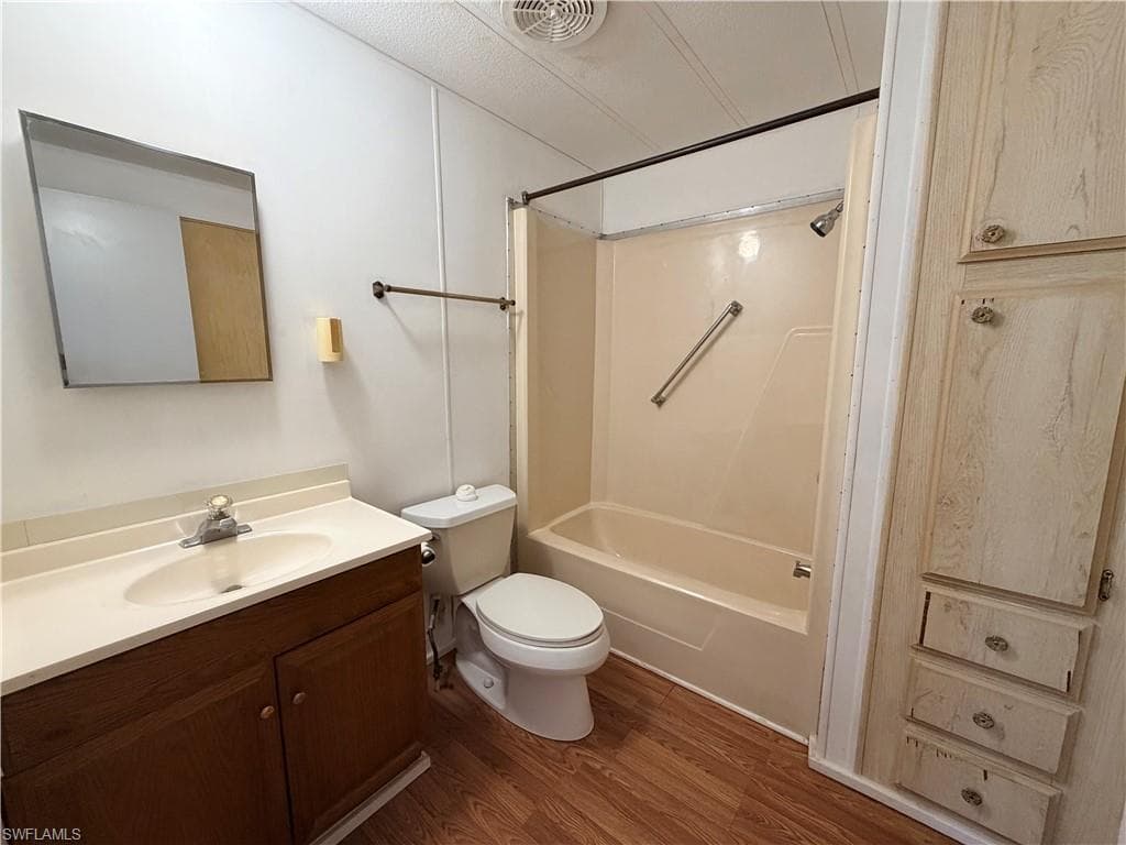 106 Gaslight AVE-16