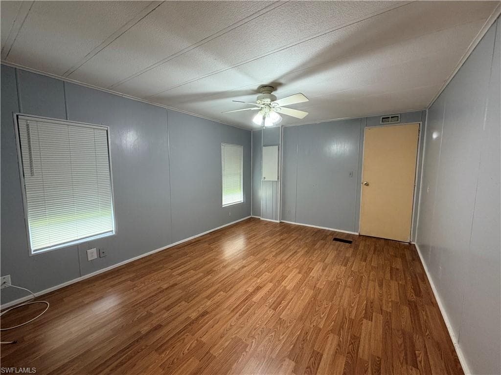 106 Gaslight AVE-10