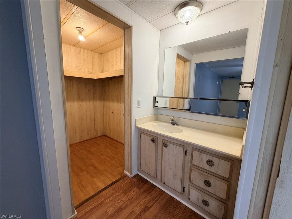 106 Gaslight AVE-11