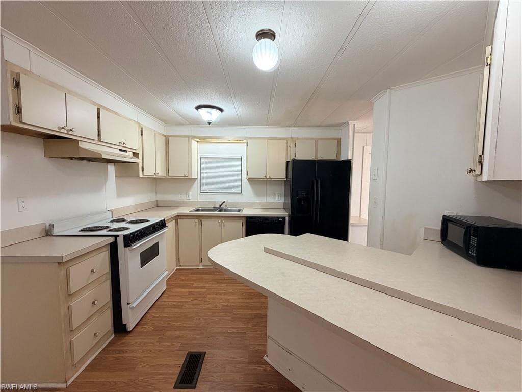 106 Gaslight AVE-4