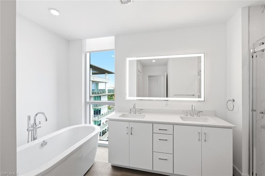 1950 Mayfair ST PH7-18