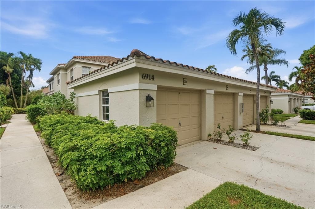 6914 Satinleaf RD N 201-26