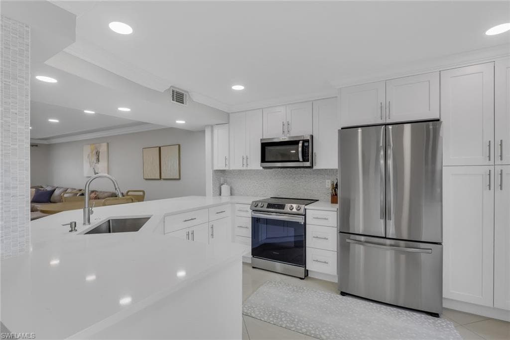 9580 Victoria LN 104-6