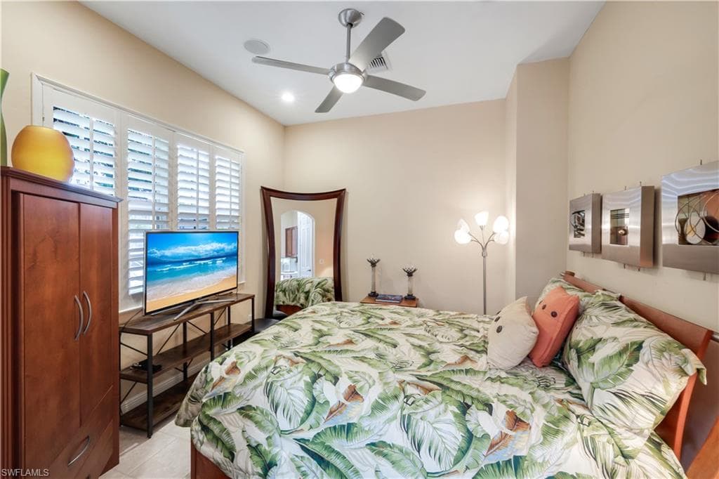 5661 Kensington LOOP-21