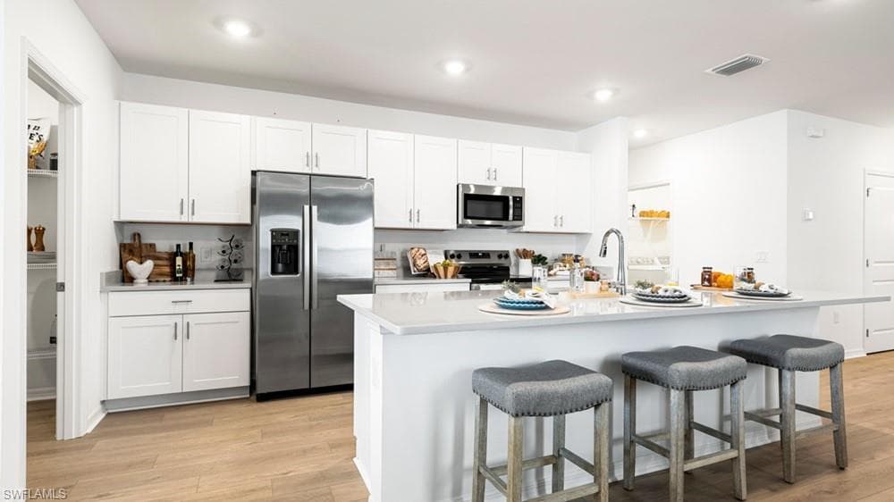 6754 Equinox LN-6