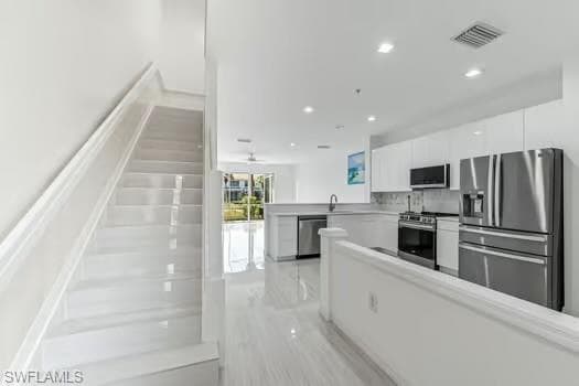 827 Hampton CIR 146-2