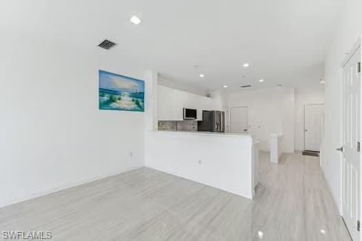 827 Hampton CIR 146-8