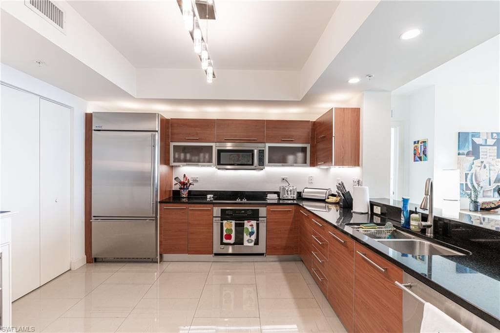 3000 Oasis Grand BLVD 801-6