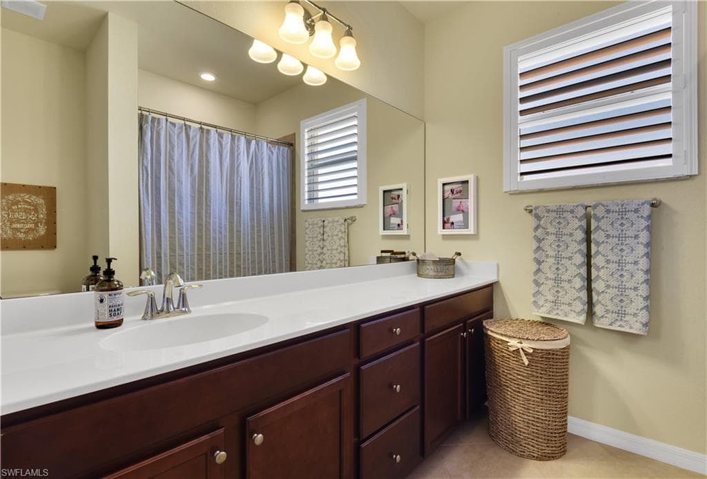 10281 VIA COLOMBA CIR-16