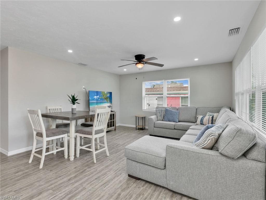 195 Hibiscus DR-9