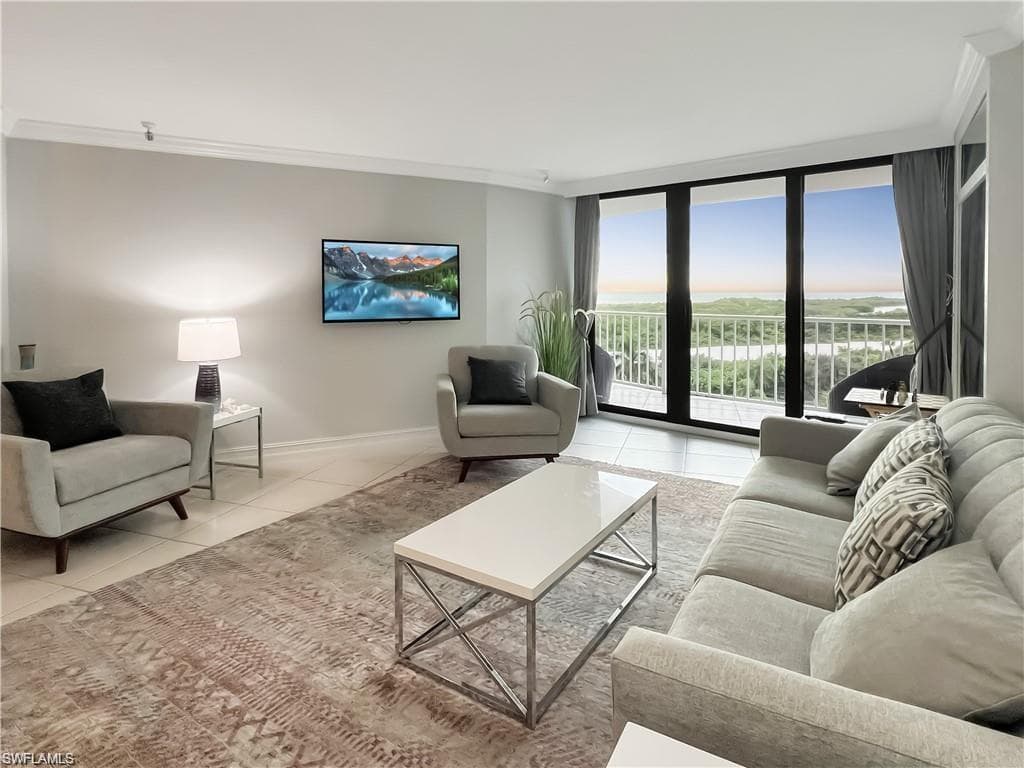 320 Seaview CT 608-2
