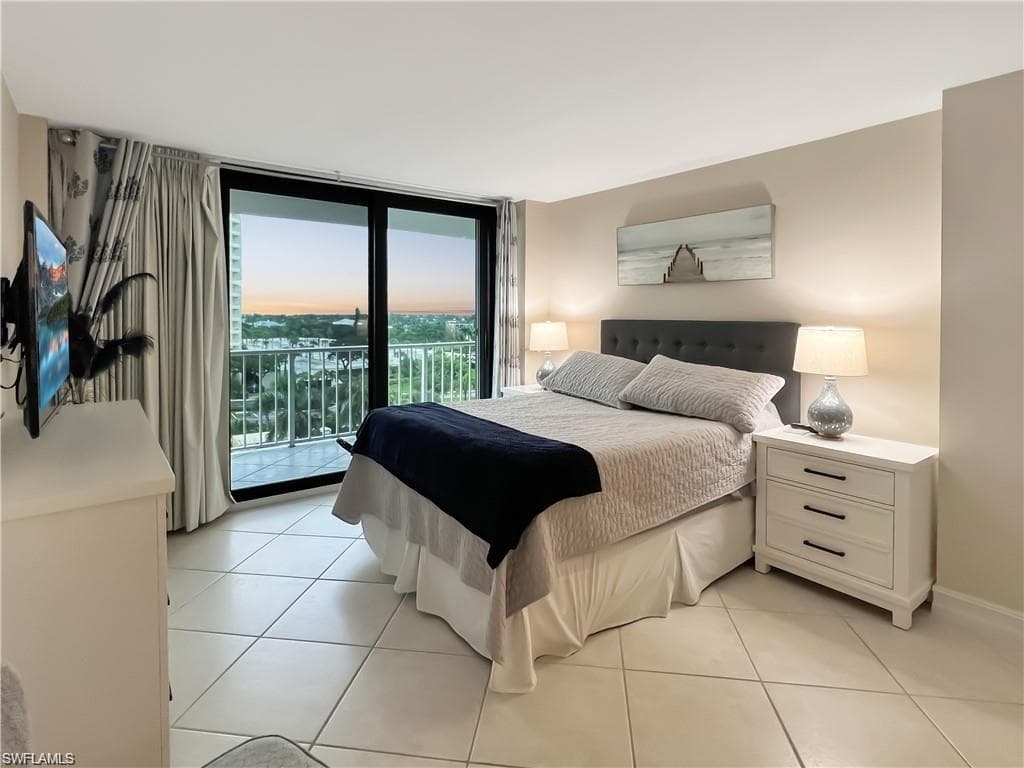 320 Seaview CT 608-11