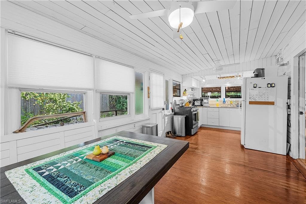 7697 Beach Daisy LN-3