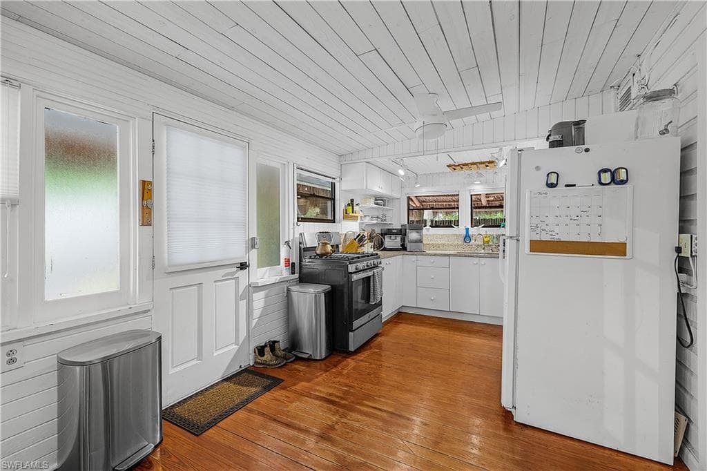 7697 Beach Daisy LN-4