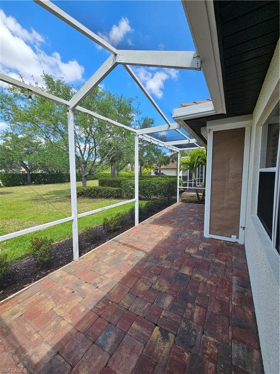 10518 Avila CIR-32