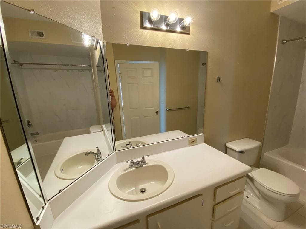 11490 Villa Grand 209-7