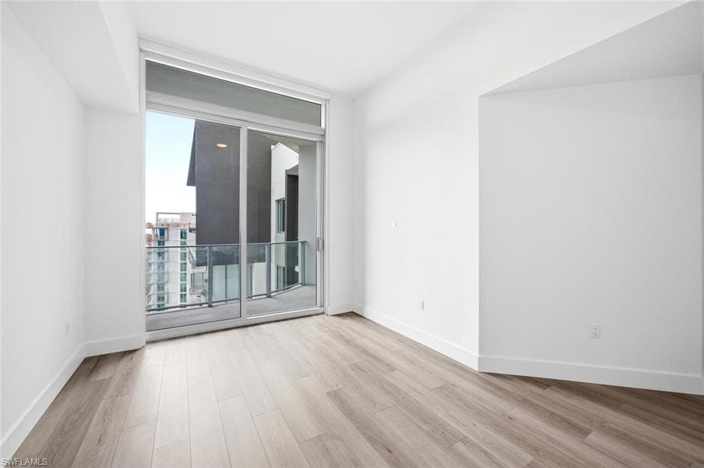 1950 Mayfair ST PH9-16