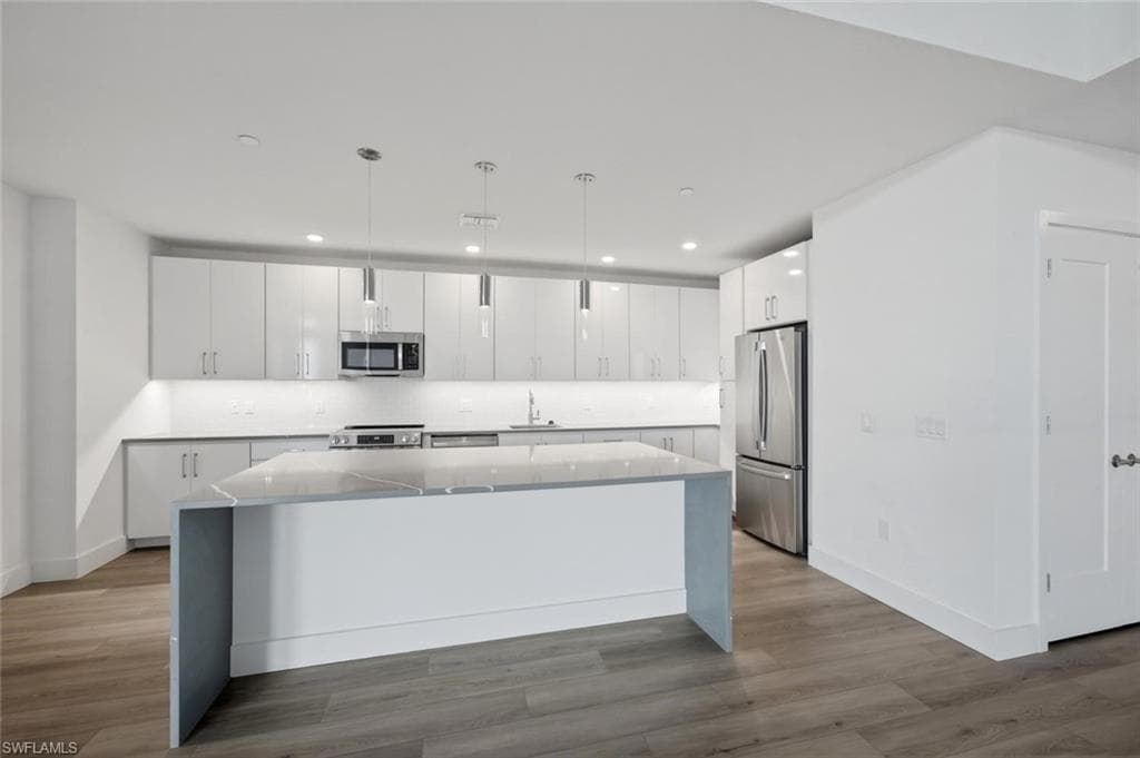1950 Mayfair ST PH9-10