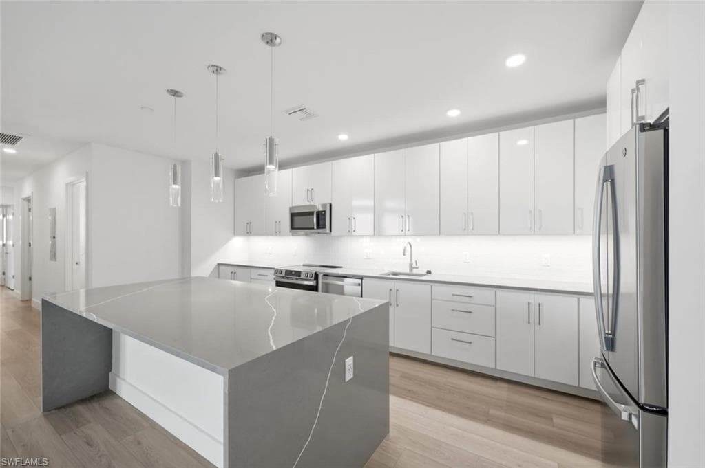 1950 Mayfair ST PH9-11