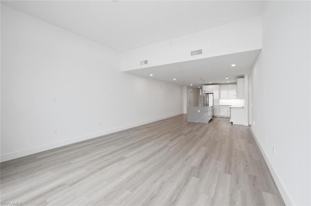 1950 Mayfair ST PH11-7