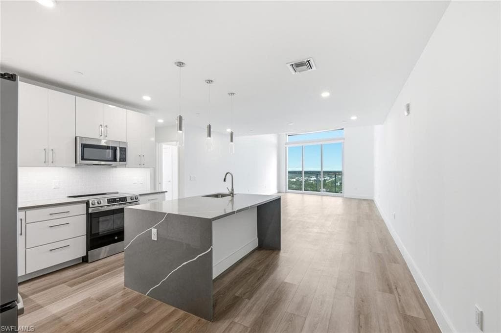1950 Mayfair ST PH11-8