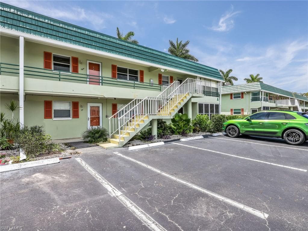 300 Valley Stream DR 8A-26