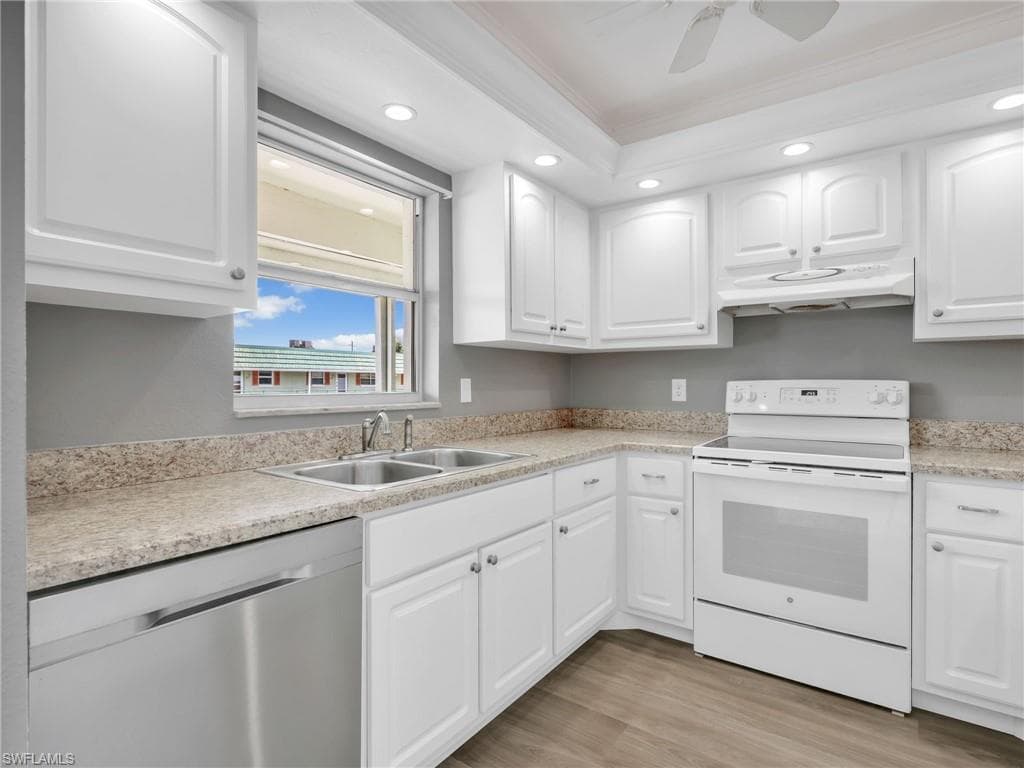 300 Valley Stream DR 8A-18