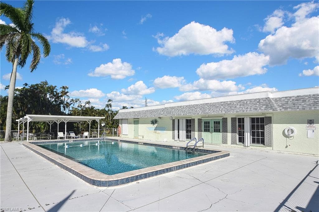54 Poplar PL-7