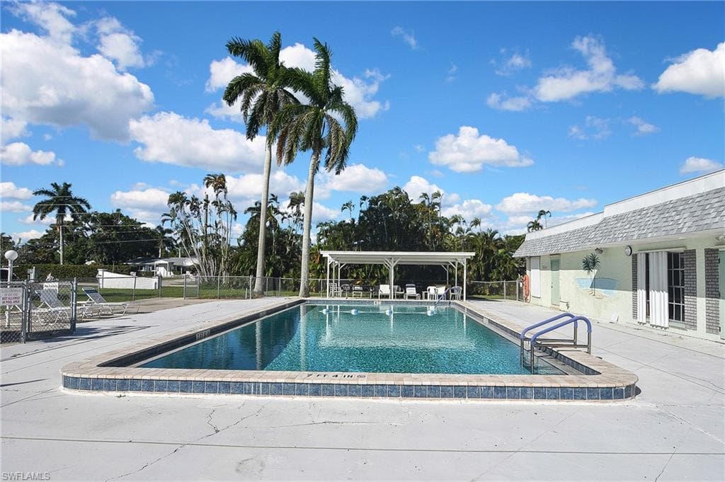 54 Poplar PL-8