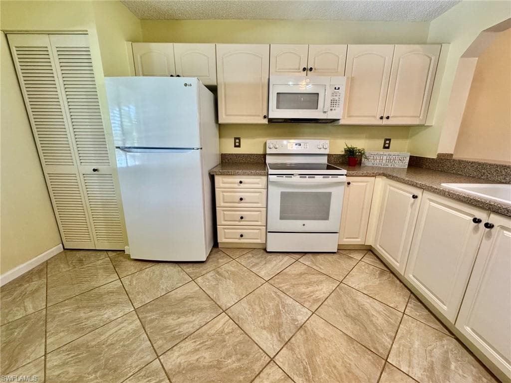 4524 Andover WAY I-204-6