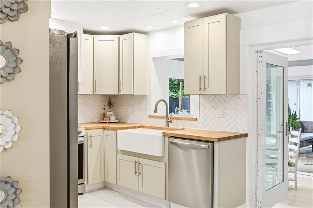 3880 Estey AVE-5